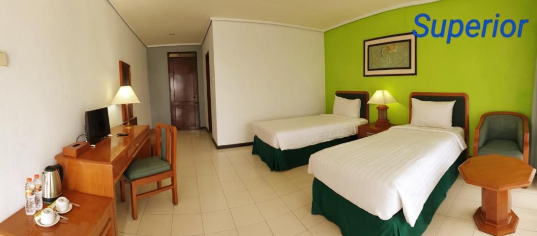 Grand Whiz Hotel โบรโม ภายนอก รูปภาพ