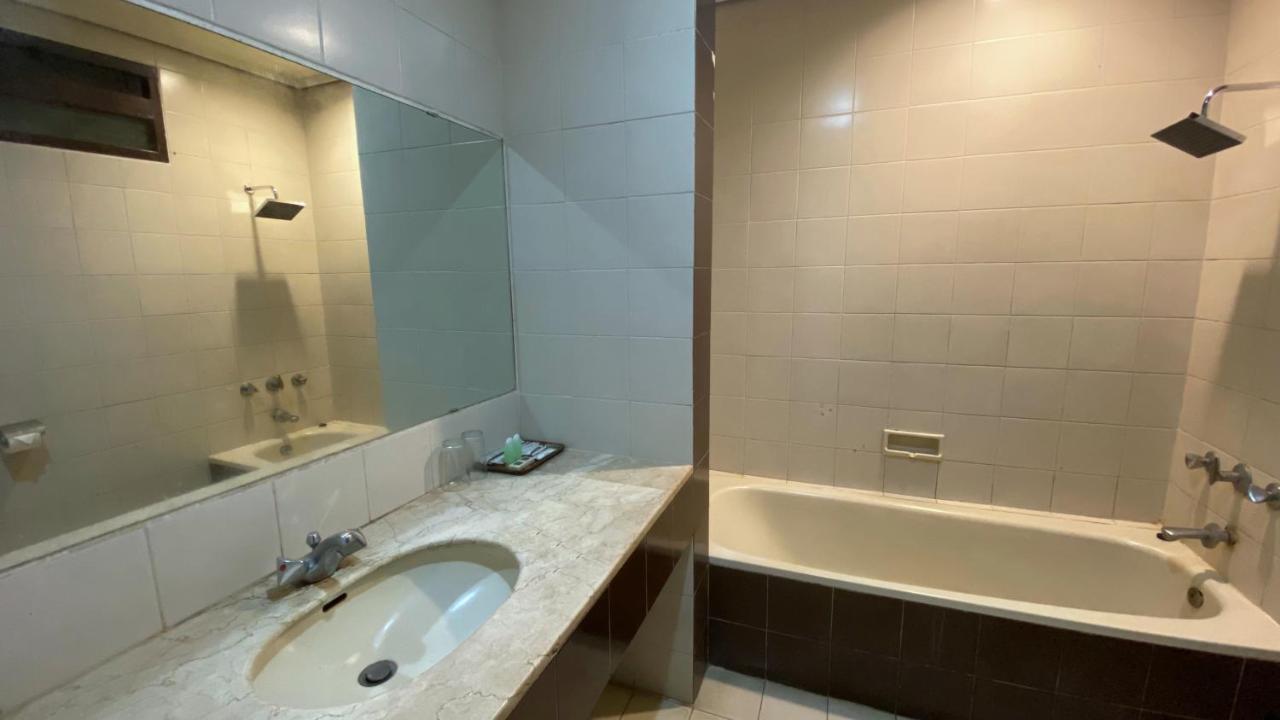 Grand Whiz Hotel โบรโม ภายนอก รูปภาพ