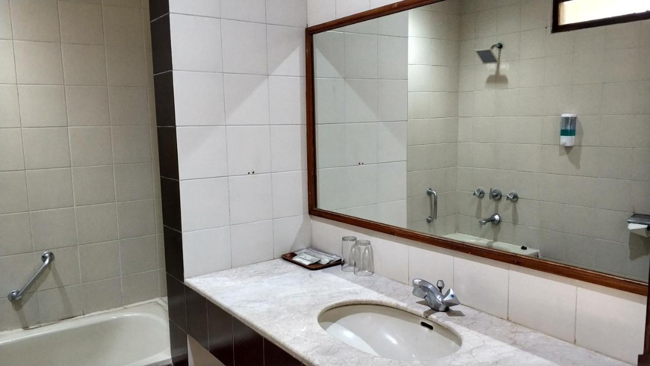 Grand Whiz Hotel โบรโม ภายนอก รูปภาพ
